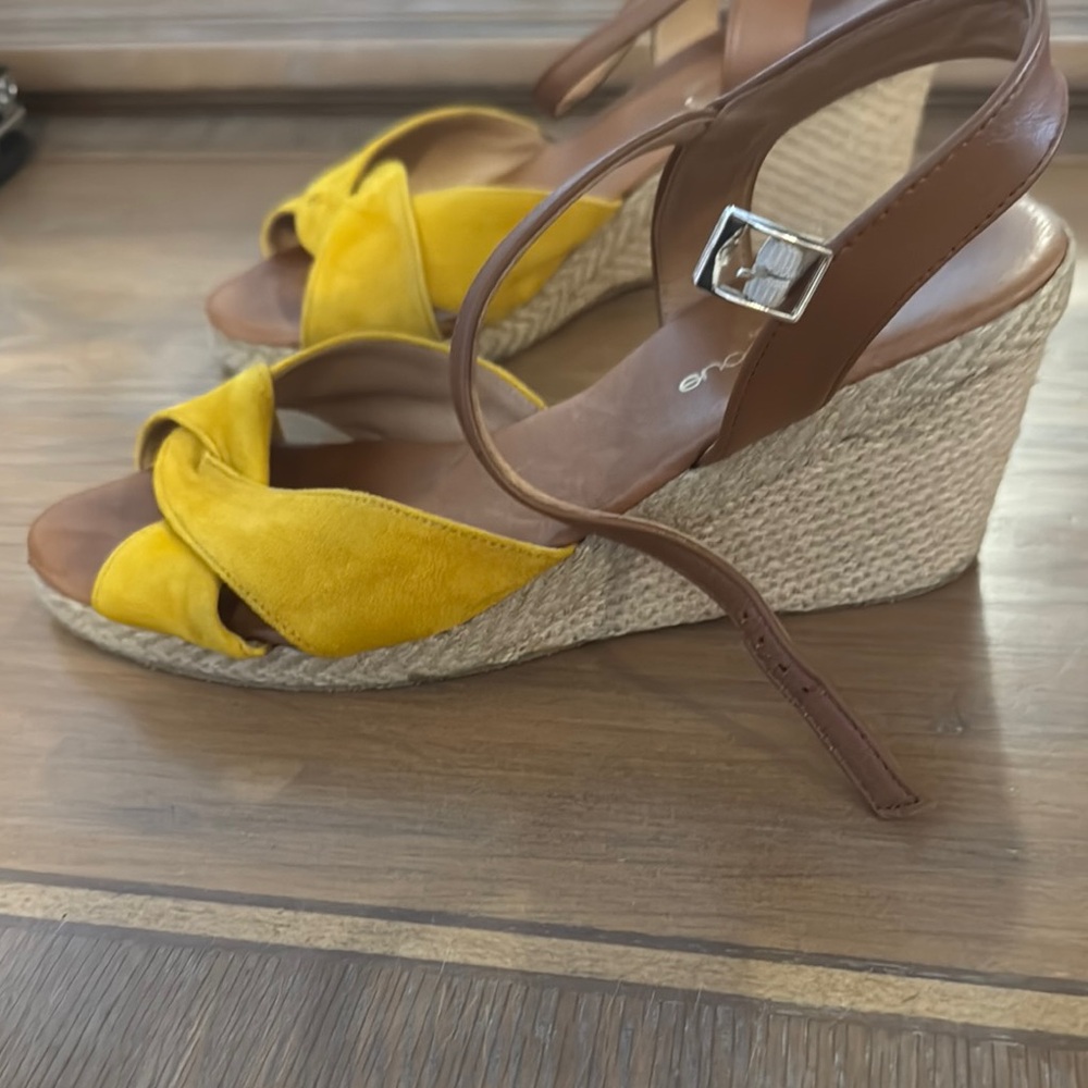 Andre Assous Yellow and Brown Wedge Shoes
